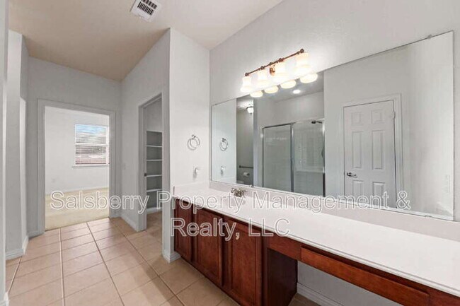 Building Photo - 252 Heritage Hill Dr