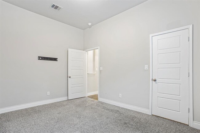 Building Photo - 204 Magdalene Way