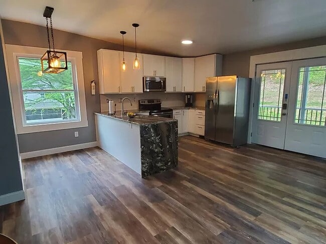 Building Photo - STAFFORD - 1 BEDROOM LOFT APARTMENT
