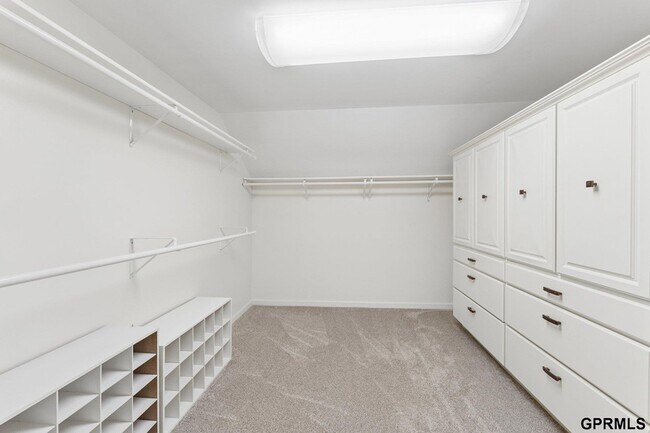 Building Photo - 9723 Fieldcrest Dr