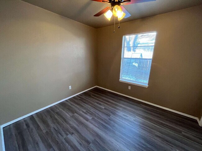 Building Photo - 7513 Avenue W Unit A - 2/1/1 in South Lubbock