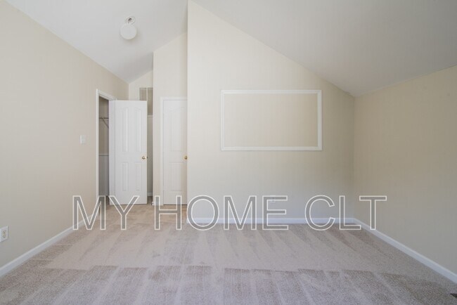 Building Photo - 15012 Rothesay Dr