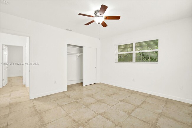Building Photo - 331 Santander Ave