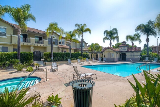 Building Photo - Immaculate Town Home in the Valencia Commu...