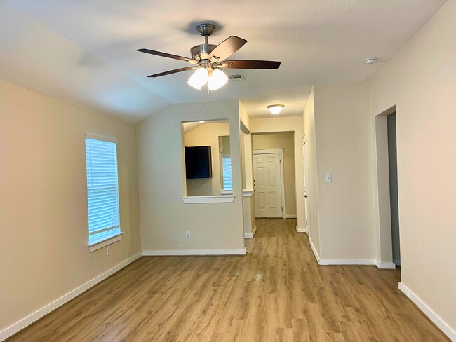 Building Photo - Modern 3 Bedroom Home with Office and Covered Patio in Marion