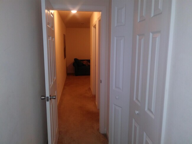 Building Photo - 1438 Chelsea Dr