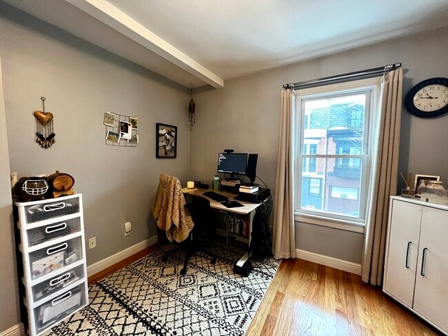 Building Photo - 170 I St