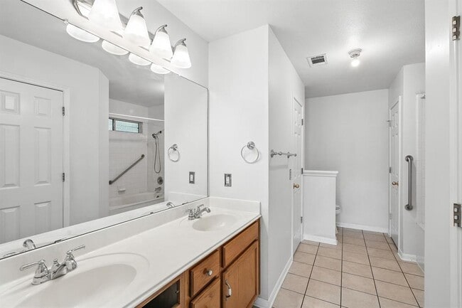 Building Photo - 100 Barberry Dr