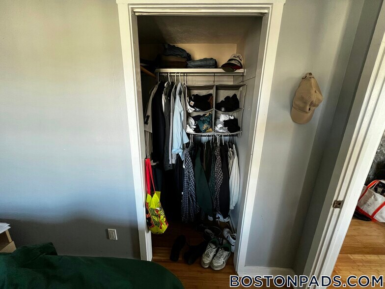 Building Photo - 525 E 3rd St