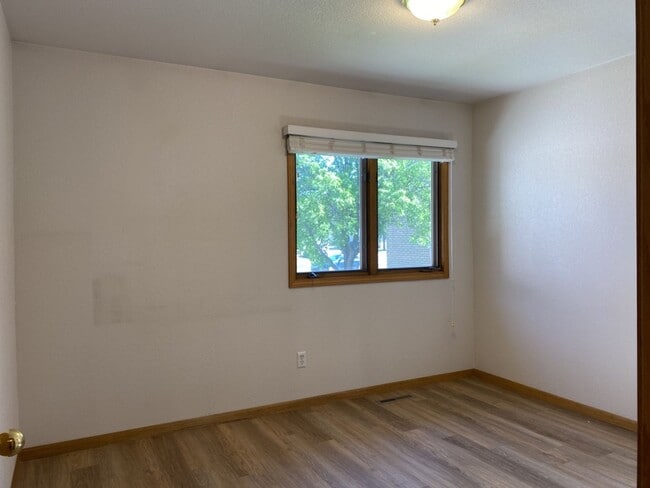 Building Photo - 2325 Northbrook Dr