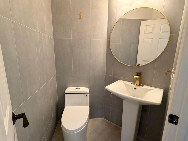 Building Photo - 2006 Pirie Pl