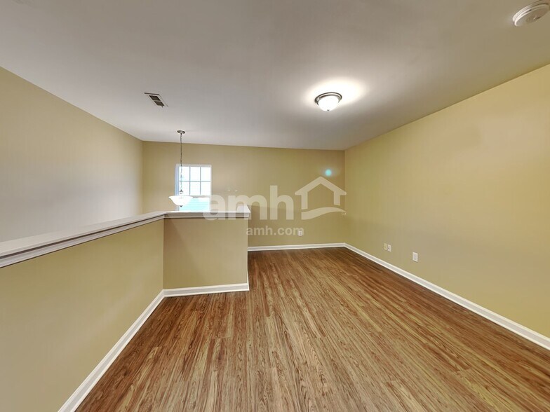 Building Photo - 3211 Whispernut Ln