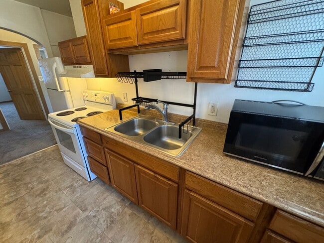 Building Photo - 732 Idlewood Ave