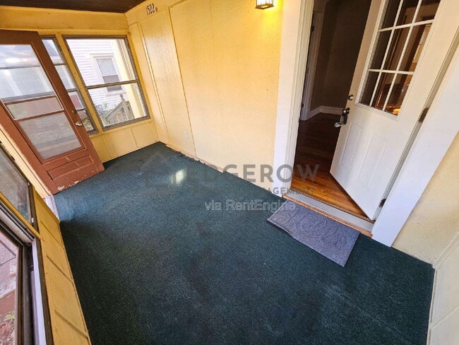 Building Photo - 1522 North Ave NE