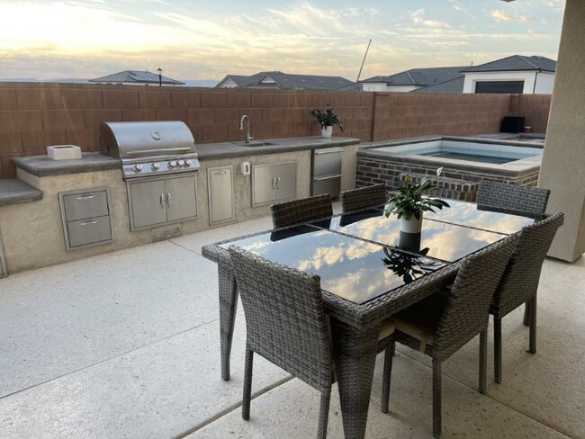 Building Photo - 997 Willow Breeze Ln