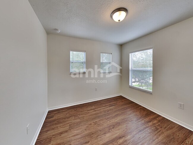 Building Photo - 19640 Timberbluff Dr