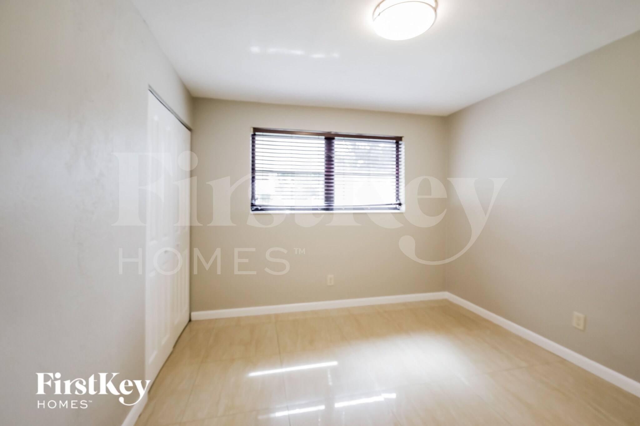 Building Photo - 5700 NE 7th Ave