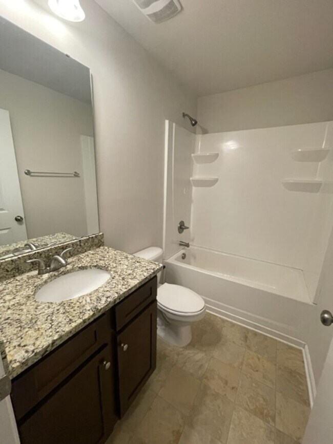 Building Photo - Luxurious 2 story 3 bedroom 2.5 bath Townhome | Located Off Airport Rd in Salisbury