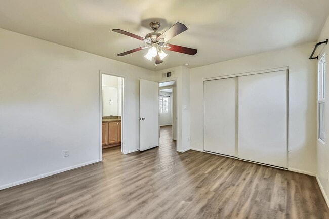 Building Photo - 3820 Grandview: Spacious 4-bedroom, 2-bath home with large bedrooms and no carpet