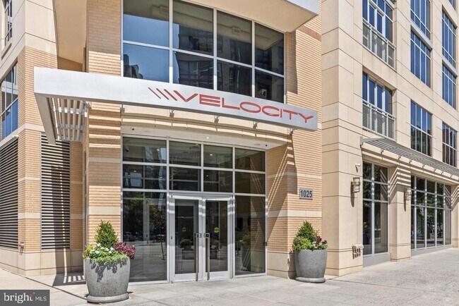 Building Photo - 1025 1st St SE