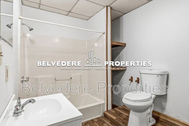 Building Photo - 1210 Valley View St