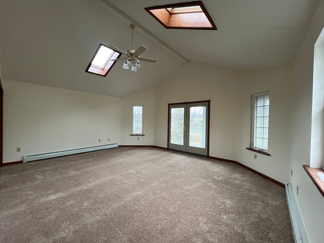 Building Photo - Gorgeous 3 bed, 2 bath home | Lawn Care Included