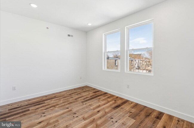 Building Photo - 415 W York St