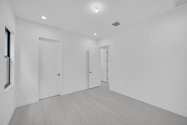 Building Photo - 10040 Stockrun Dr