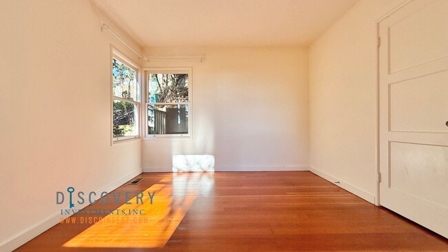 Building Photo - Mid-Century Montclair 3+ Bedroom with Filtered San Francisco Bay Views!