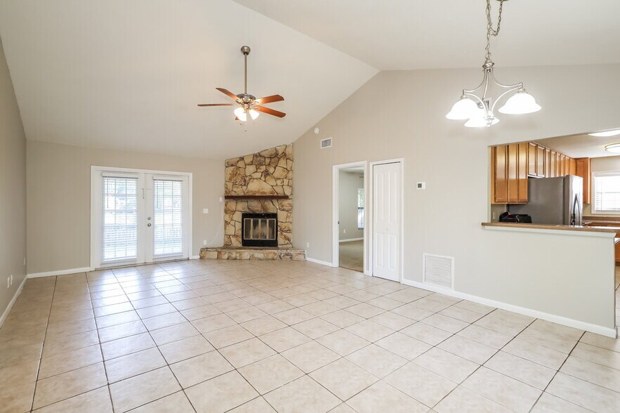 Building Photo - 3824 Tree Lake Dr
