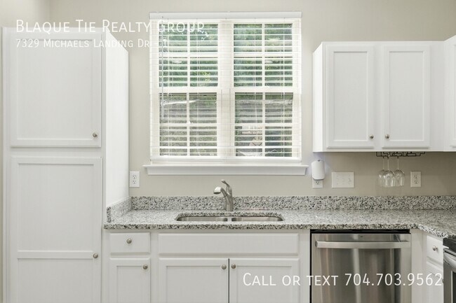 Building Photo - 7329 Michaels Landing Dr