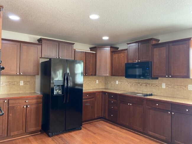 Building Photo - $300 Off 1st Month if Lease Starts by 4/10!