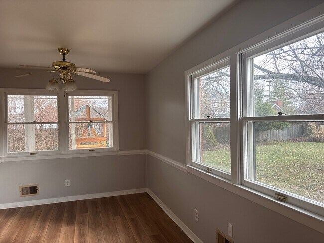 Building Photo - 1305 Abbeywood Rd