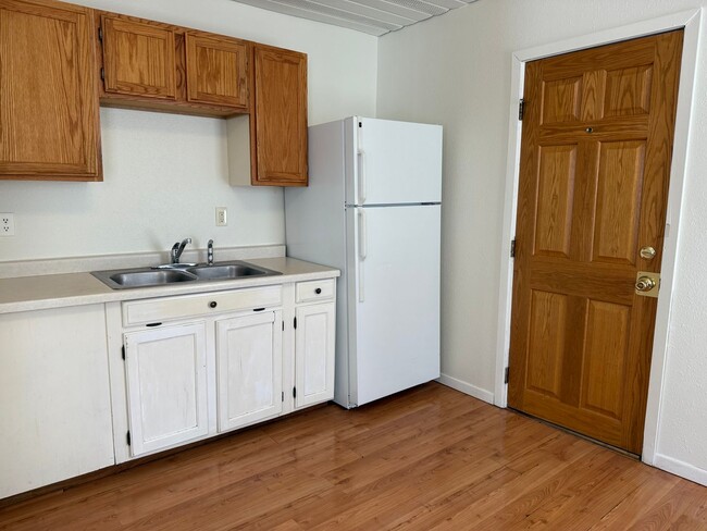 Building Photo - HATCH AND YOUNG 722