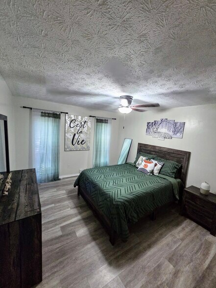 Building Photo - 905 Wynnes Ridge Cir SE