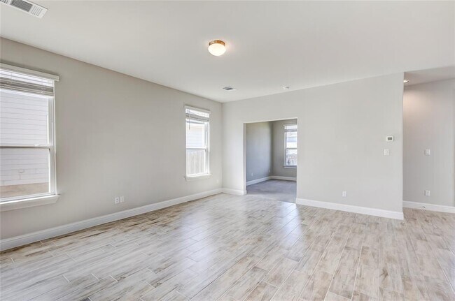 Building Photo - 113 Riverhill Dr