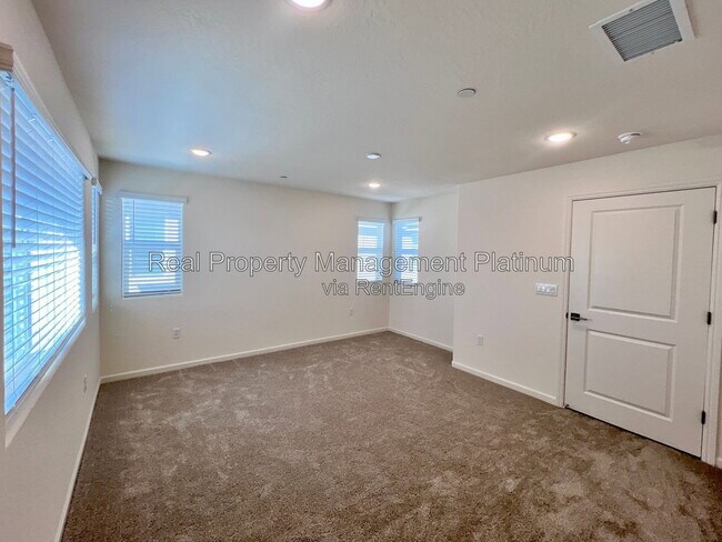Building Photo - 1526 Woodhill Ln