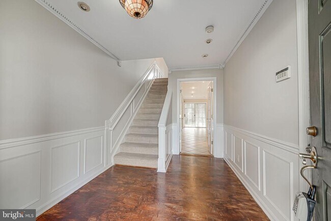 Building Photo - 329 Barnfield Square NE