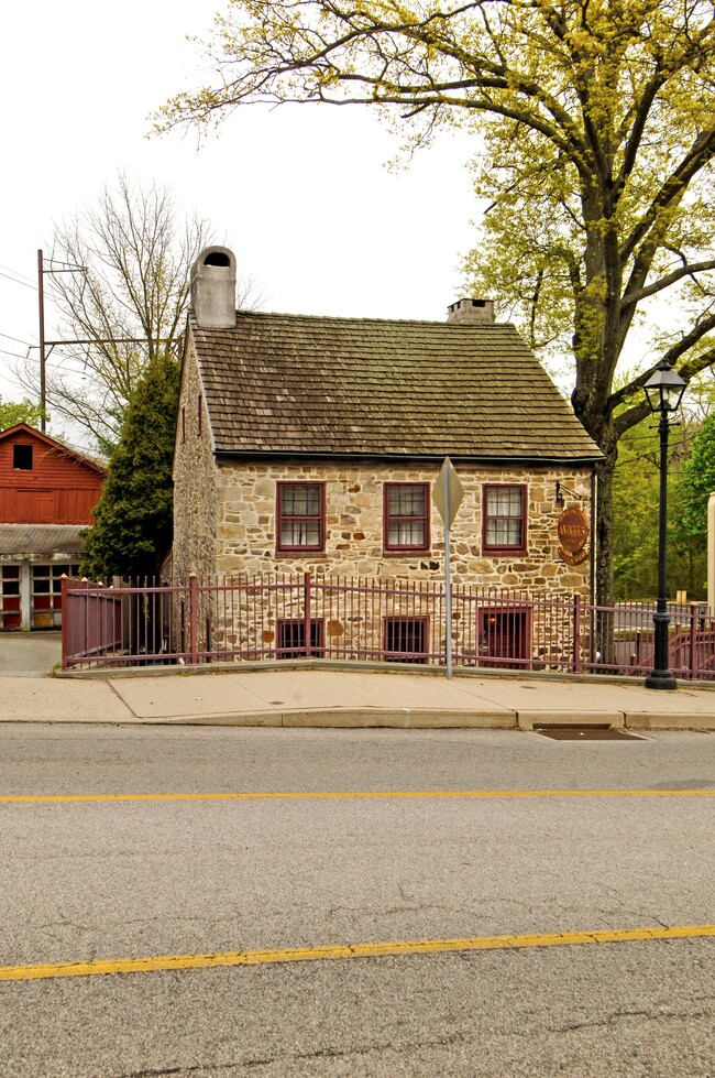 Building Photo - 427 S Bethlehem Pike