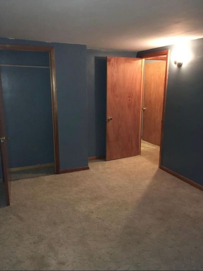 Building Photo - 3 bedroom 1 bathroom