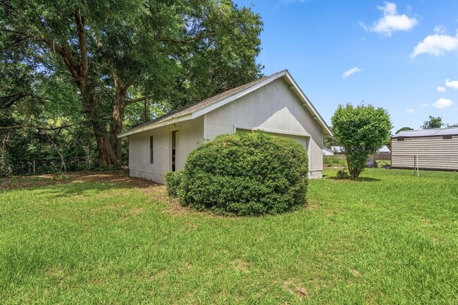 Building Photo - 118 Hope Ln