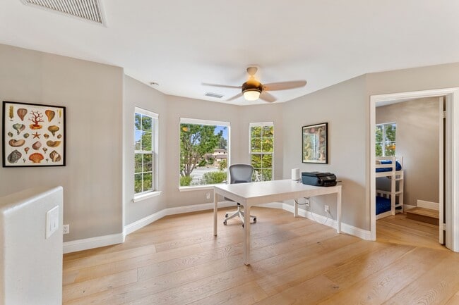 Building Photo - 200 Oak View Ln