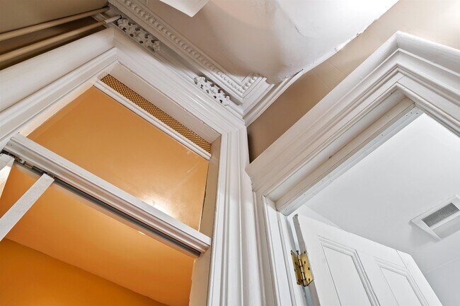 Building Photo - 208 9th St