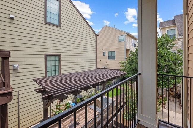 Building Photo - 5314 Schuler St