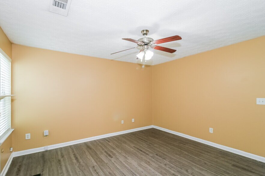 Building Photo - 468 Brunswick Cir