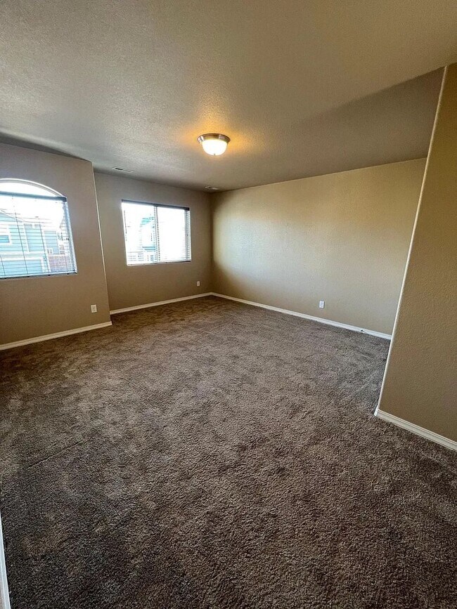Building Photo - *COMING SOON* 3 Bedroom near Carson and Pe...