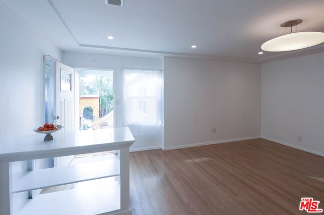 Building Photo - 2420 Teviot St