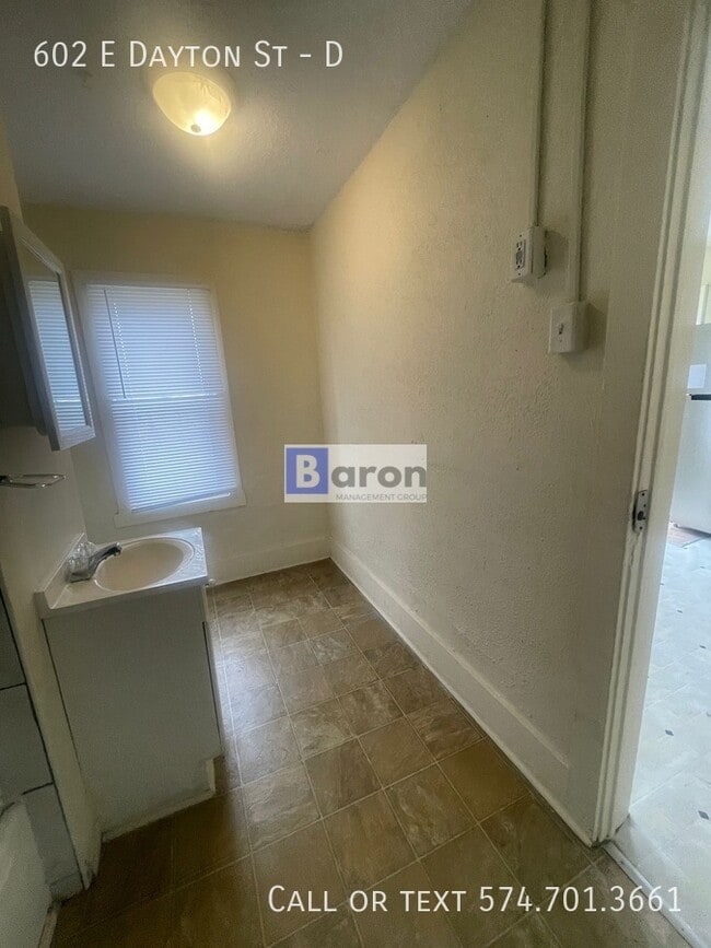 Building Photo - 602 E Dayton St