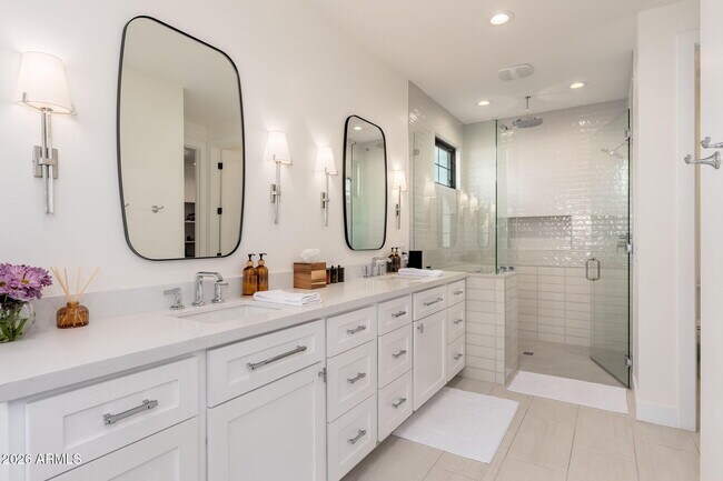 Building Photo - 4017 N 49th Pl