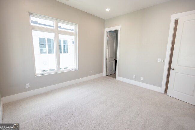 Building Photo - 708 Banton Dr NW